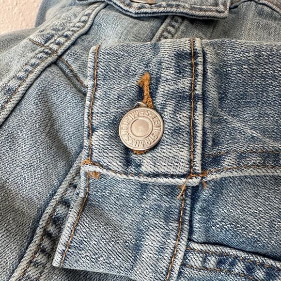 Levi's Women's Original Trucker Jacket, Light Wash (Jeanie), Size Large - Picture 10 of 10